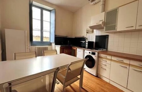 Bourg-sur-Gironde Apartment | Appartement en coeur de village