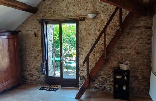 Pouilly-le-Fort Apartment | Appartement en pierre au calme