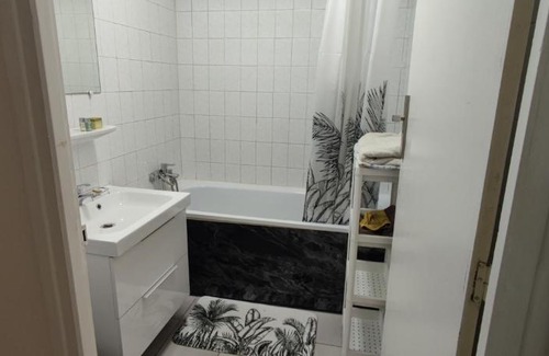 Tullins Apartment | Appartement entier meublé à neuf avec garage