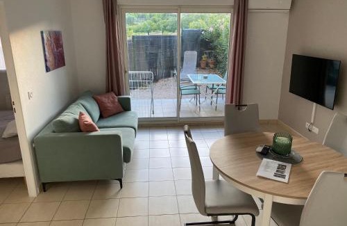 Peret Apartment | Appartement entre lac et mer avec piscine