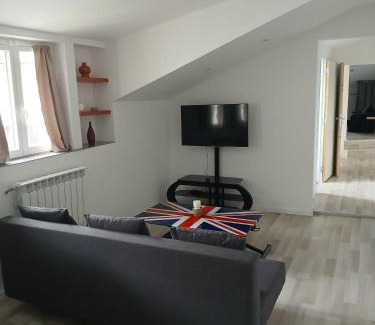 Pierrefitte-sur-Seine Apartment | Appartement confortable 3 pièces