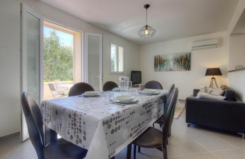 Taglio-Isolaccio Apartment | Appartement moderne avec vue sur montagne à Taglio-Isolaccio