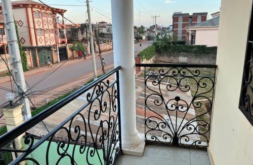 Yaounde Apartment | Appartement moderne 120 m2, cameras de surveillance , quartier résidentiel, Nkomo Maetur, YAOUNDE