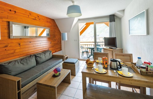 Saint-Mamet Condo | Appartement moderne | Accès piscine + fitness !