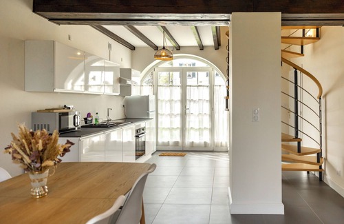 Jurancon Apartment | Appartement Pour 4 Personnes Dans Domaine Avec Piscine, Boulodrome et Parc!