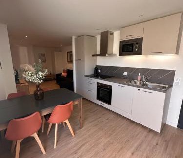 Pusignan Apartment | Appartement ROSE, Aéroport ST EXUPERY, Groupama stadium, Eurexpo, LDLC Arena