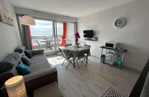 Saint-Jean-de-Monts Apartment | Appartement Studio cabine, 4 couchages, face à la mer - FR-1-224C-304