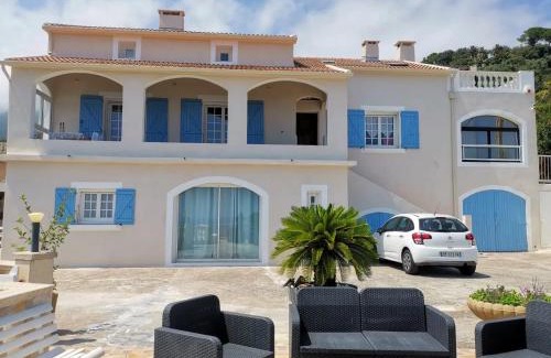 Bastia Apartment | Appartement spacieux à Bastia avec vue mer et montagne.