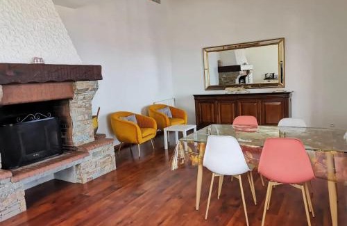 Bastia Apartment | Appartement Vue Mer à Bastia, terrasse et piscine privée.