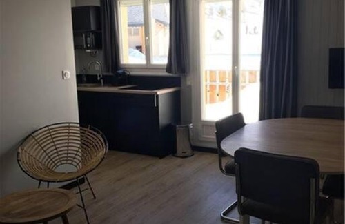 Genos Apartment | Appartement Vue Montagne