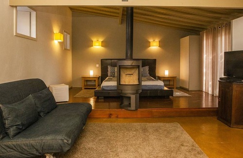 Tralhariz House | Appealing holiday home in Carrazeda de Ansia with terrace