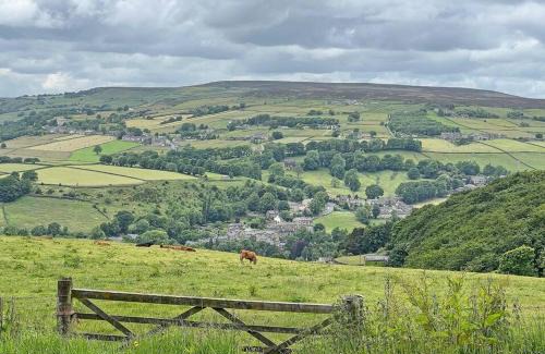 Ogden House | Apple Cottage: 19th Century Charm in Calder Valley