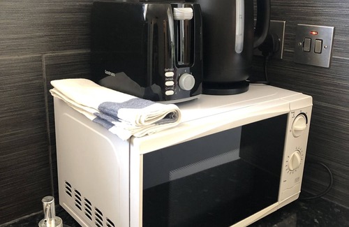 Harlington House | Apple House Guesthouse Heathrow Airport