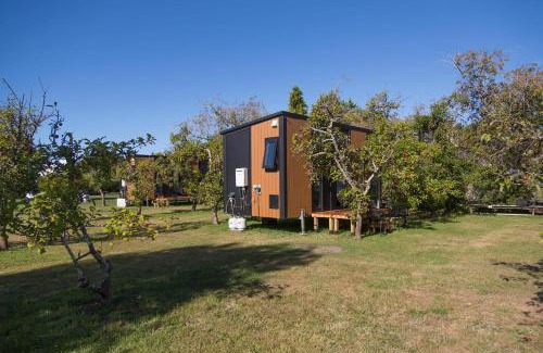Harewood House | Applewood Cabin 2 by Tiny Away