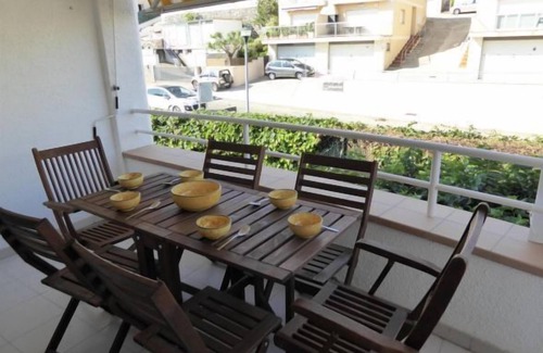 Llanca Apartment | appt 6 pers with swimming pool, beach at 200m, port at 400m and shops at 300m