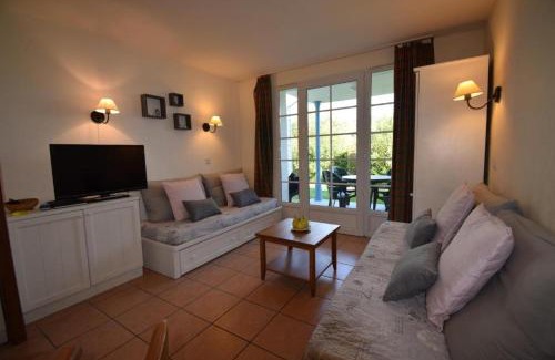 Marciac Apartment | Appt HAMEAU DU LAC avec piscine et vue sur le lac