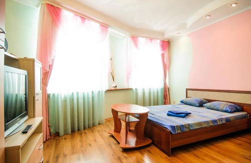 Nizhnyaya Maksakovka Apartment | April on International 166