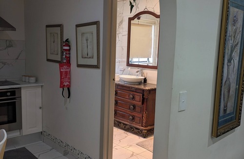 Melton West House | Aprtment in large home w/parking close to hiking trails/swimpool/shopping mall