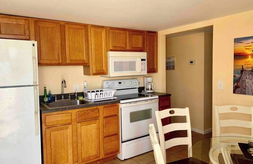 Ocean City Apartment | Apt C, 2 beds/1 bath.