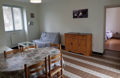 Chasseneuil-du-Poitou Apartment | APT T2 1 - 6 people with terrace & garden 3 minutes from the Futuroscope