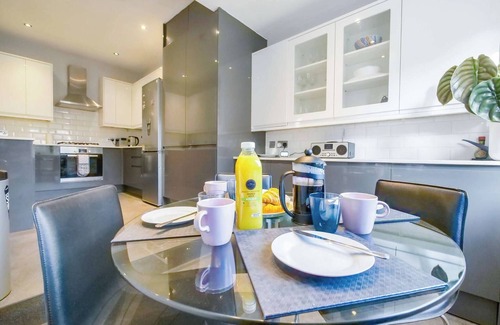 Finchley Church End Apartment | Apt w/Garden Oasis in Finchley