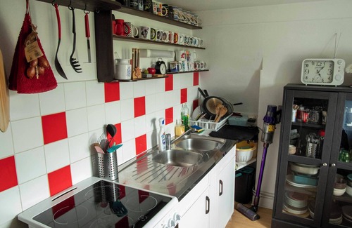 Centre Ville Rive Gauche Apartment | Apt with garden and parking on the banks of the Seine in front of the cathedral