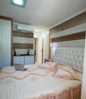 Piratuba Apartment | Apto dos Antúrios-3 Quartos- Apto espaçoso, confortável com sacada de frente pra avenida principal