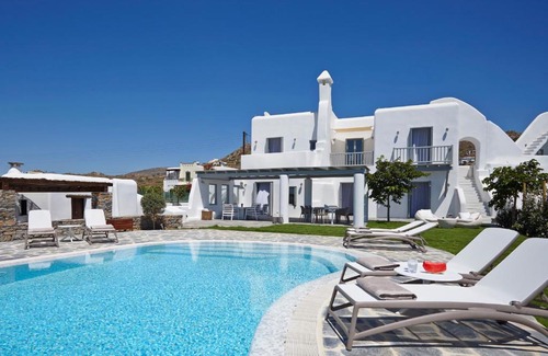 Maragas House | Aqua Breeze Villas on the beach