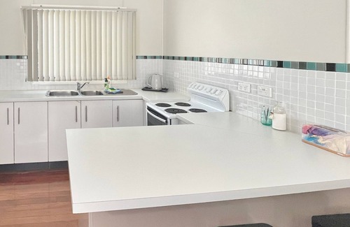 Lake Cathie House | Aqua Cottage - lakefront cottage with easy access to the beach