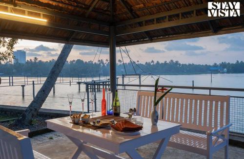 Kumbalam Villa | Aqua Vista Riverview by StayVista - Private Pool