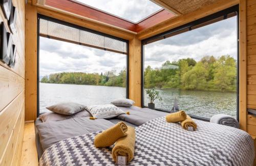 Liptovsky Trnovec Boat Rental | AQUACHILL houseboat & wellness