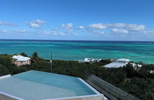 Middle Caicos Villa | Aqualara Villa Luxury Island Retreat w/Rooftop Lounge Pool