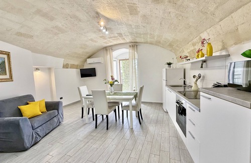 Gravina in Puglia Apartment | Aquamirae - Historic home with panoramic balcony -