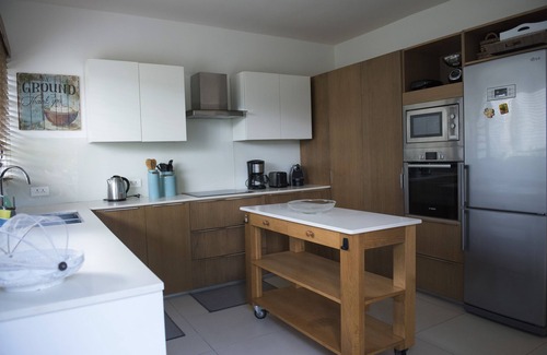 Blue Bay Villa | Aquaria Residence, right on the water in Blue Bay