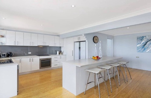 Budgewoi House | Aquavista; Beach, Lake, Ping Pong and Pool Table.