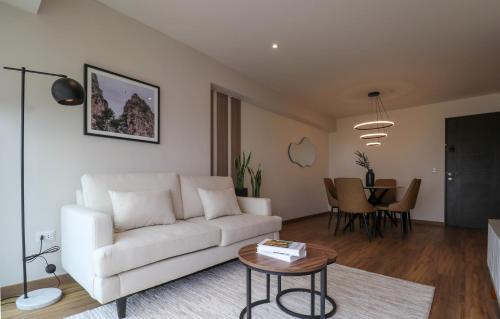 San Isidro Apartment | Aquilaria by Wynwood House