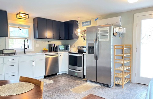 Aquinnah Cottage | Aquinnah cottage private,serene, easy beach access ,sleeps 4
