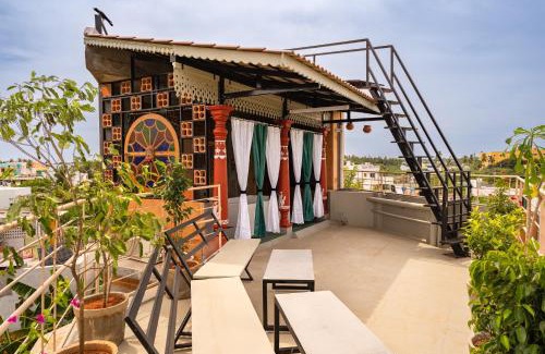 Balamurugan Nagar Villa | AR Lighthouse Bay Villa with Terrace Jacuzzi by Roscotel