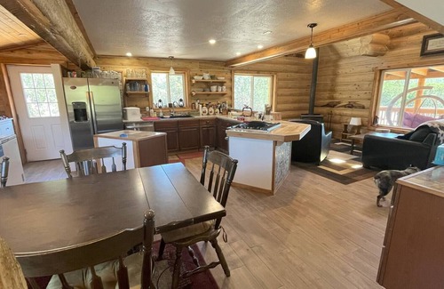 Aragon House | Aragon Hunting Lodge