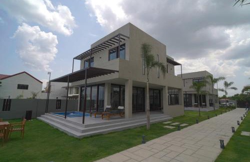 Barangay 16 Resort | Araya Beach Casas
