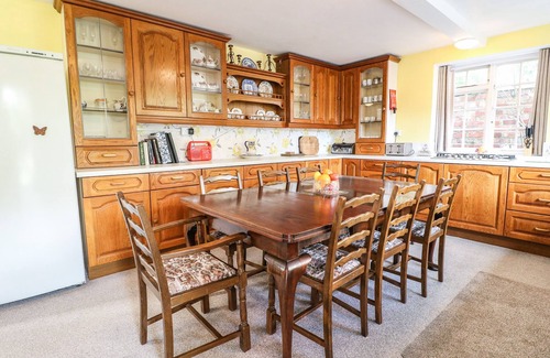 Lincoln Cottage | ARCH COTTAGE, family friendly, character holiday cottage in Lincoln