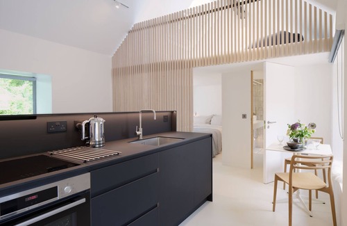 Penicuik House | Architect designed hilltop hideaway near Edinburgh with wood-fired sauna.