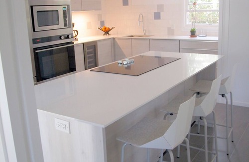 Southold House | Architect-Renovated, Pristine Ranch, Modern Kitchen, Short Walk to Beach