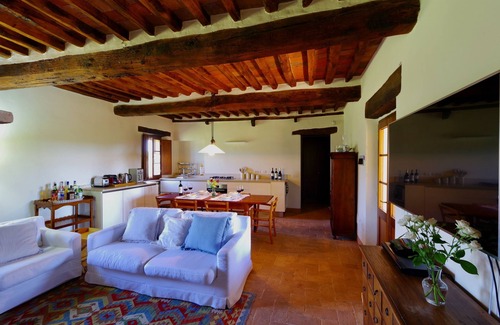 Castelnuovo Berardenga Apartment | Arco al Poggio, Arceno Rentals Club, Spacious Chianti Apt, Pool, Concierge, WiFi