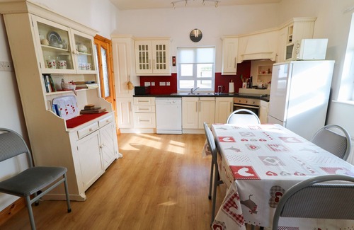 Bunbeg House | ARD AN PHÍOBAIRE, pet friendly in Derrybeg, County Donegal