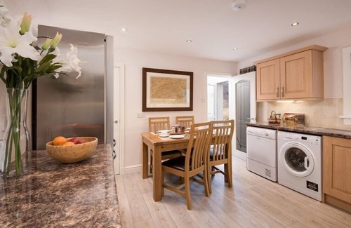 Killin Cottage | ARDCHYLE HOUSE, pet friendly, luxury holiday cottage in Killin