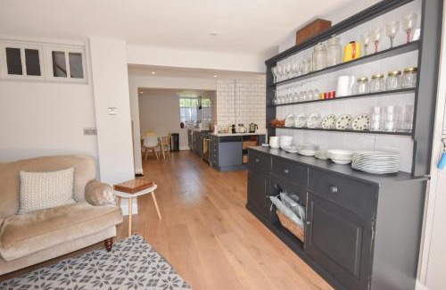 Ryde House | Arden Villa, sleeps 8, moments from the golden sandy beach of Ryde