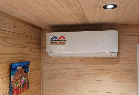 Arorangi House | Are Mii a stylish one room container home
