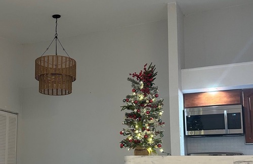 Ives Estates Apartment | Are you looking for a cozy room to rent in a prime location? Look no further!