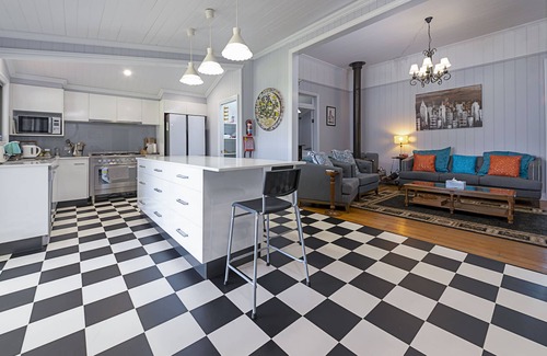 Warwick House | Area 51 Warwick -a very special place to stay